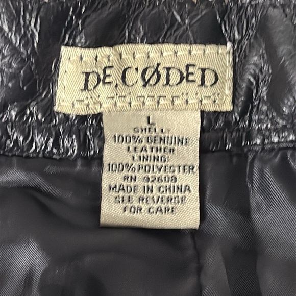 DeCoded Women’s Black Leather Vest (M) and Skirt (L) - Picture 14 of 16